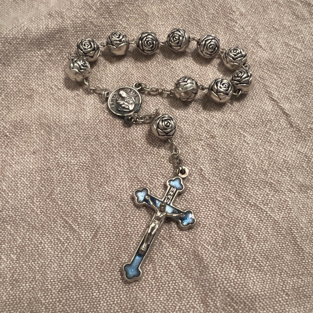ST. RITA IMPOSSIBLE CAUSES ROSARY 
Silver
Vintage 
Blue enamel 
Made in Italy